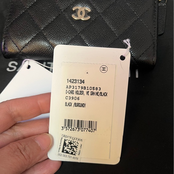 CHANEL Black Quilted Card Holder wallet - Picture 3 of 10